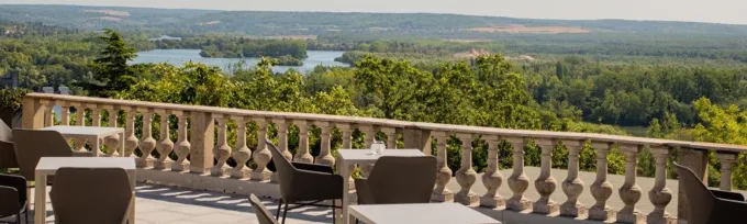 Le Domaine de la Corniche recrute un chef de partie pour sa table étoilée - La Revue du Luxe