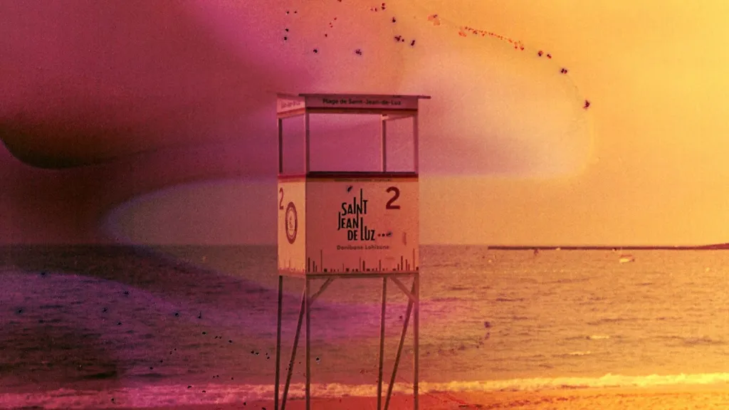 L'exposition photo " Ce que la mer reprend " s'installe à Saint-Jean-de-Luz - La Revue du Luxe