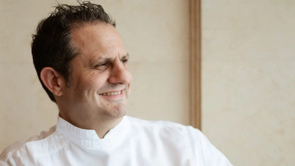 Four Seasons Yachts dévoile ses chefs étoilés pour 2027 - La Revue du Luxe