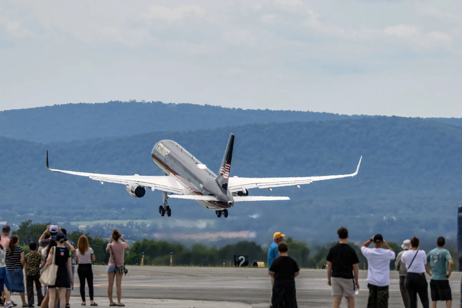 Le Boeing 757 de Donald Trump, surnommé Trump Force One, au décollage à Hagerstown en 2026