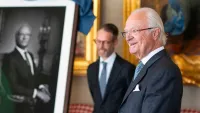 Le roi Carl XVI Gustaf dévoile son nouveau portrait d'État au château de Gripsholm - La Revue du Luxe