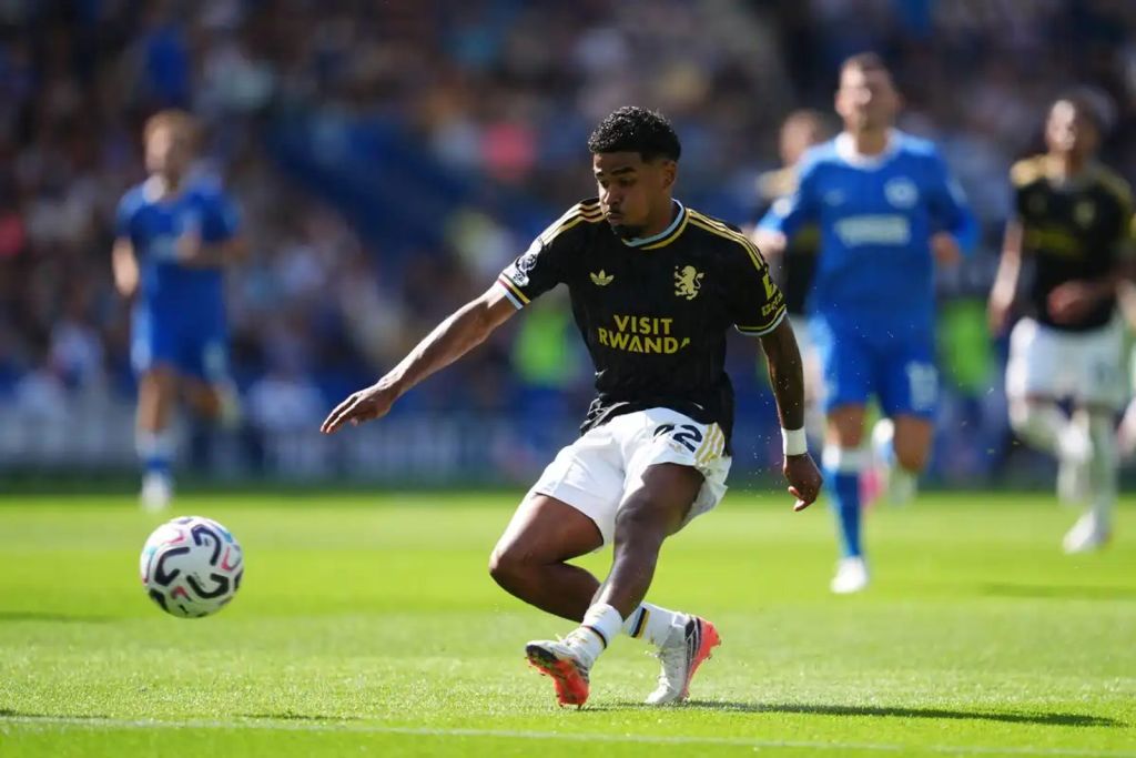 Manchester United cible le défenseur néerlandais Ian Maatsen - La Revue du Luxe