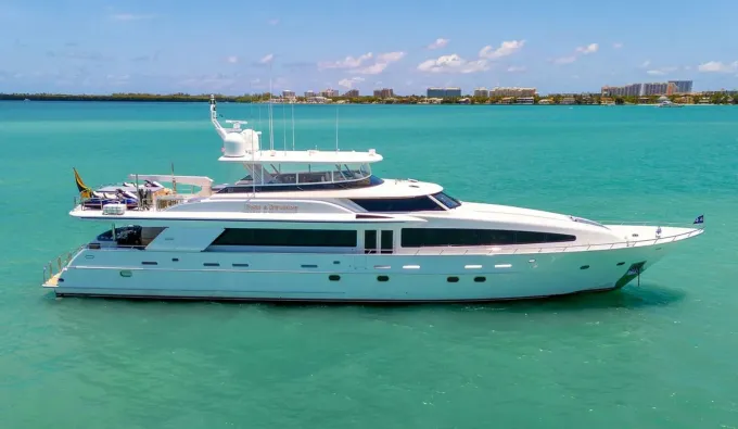 Yachting de luxe : cinq super-yachts d’exception aux enchères cet automne - La Revue du Luxe