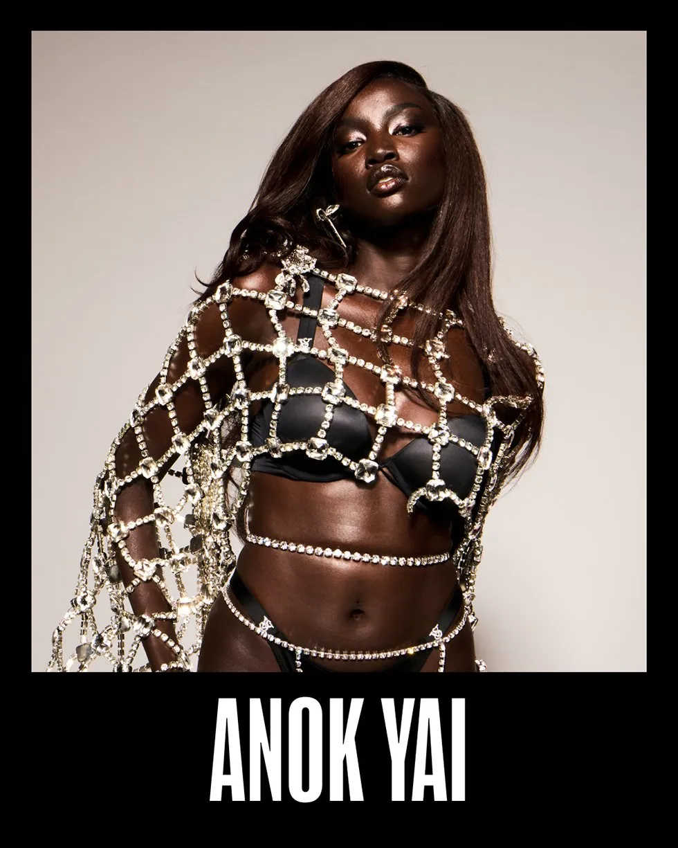 Anok Yai dans une résille de chaînes de cristaux, portrait officiel du casting du Victoria's Secret Fashion Show 2026