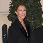 Céline Dion : après son collier Boucheron, sa bague Bulgari Serpenti fait sensation - La Revue du Luxe