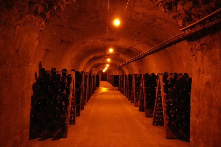 Champagne le plus cher du monde : le prix des deux records