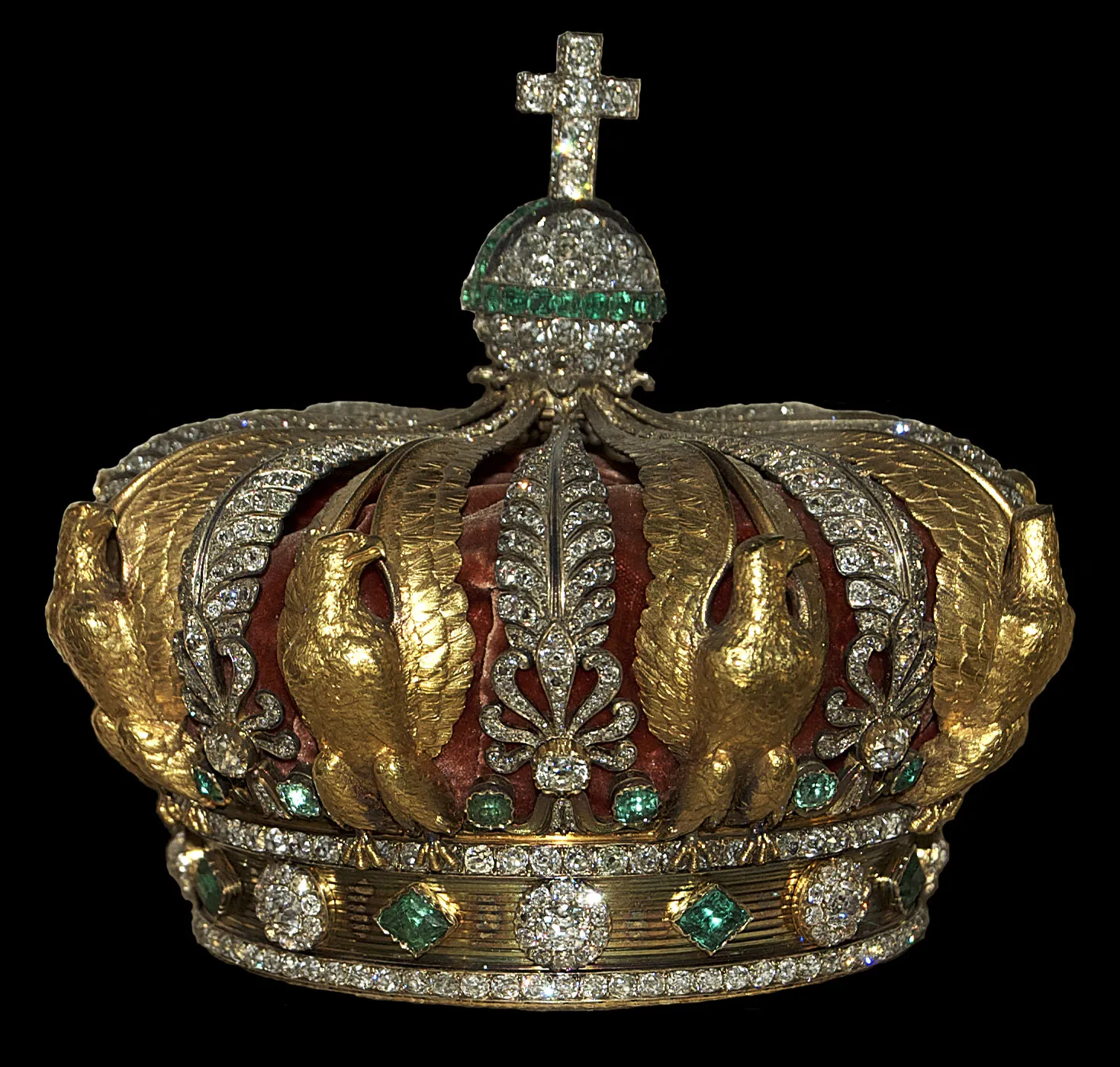Couronne de l'impératrice Eugénie en or, diamants et émeraudes, retrouvée endommagée après le vol
