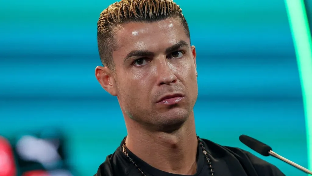 Cristiano Ronaldo investit dans WHOOP, le géant du suivi de santé valorisé à 10, 1 milliards de dollars - La Revue du Luxe