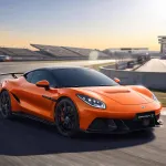 Denza Z Racing orange sur un circuit, supercar électrique de 1 604 ch exposée au Mondial de l'Auto 2026