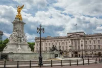 Des objets découverts lors des travaux révèlent l'histoire cachée de Buckingham Palace - La Revue du Luxe