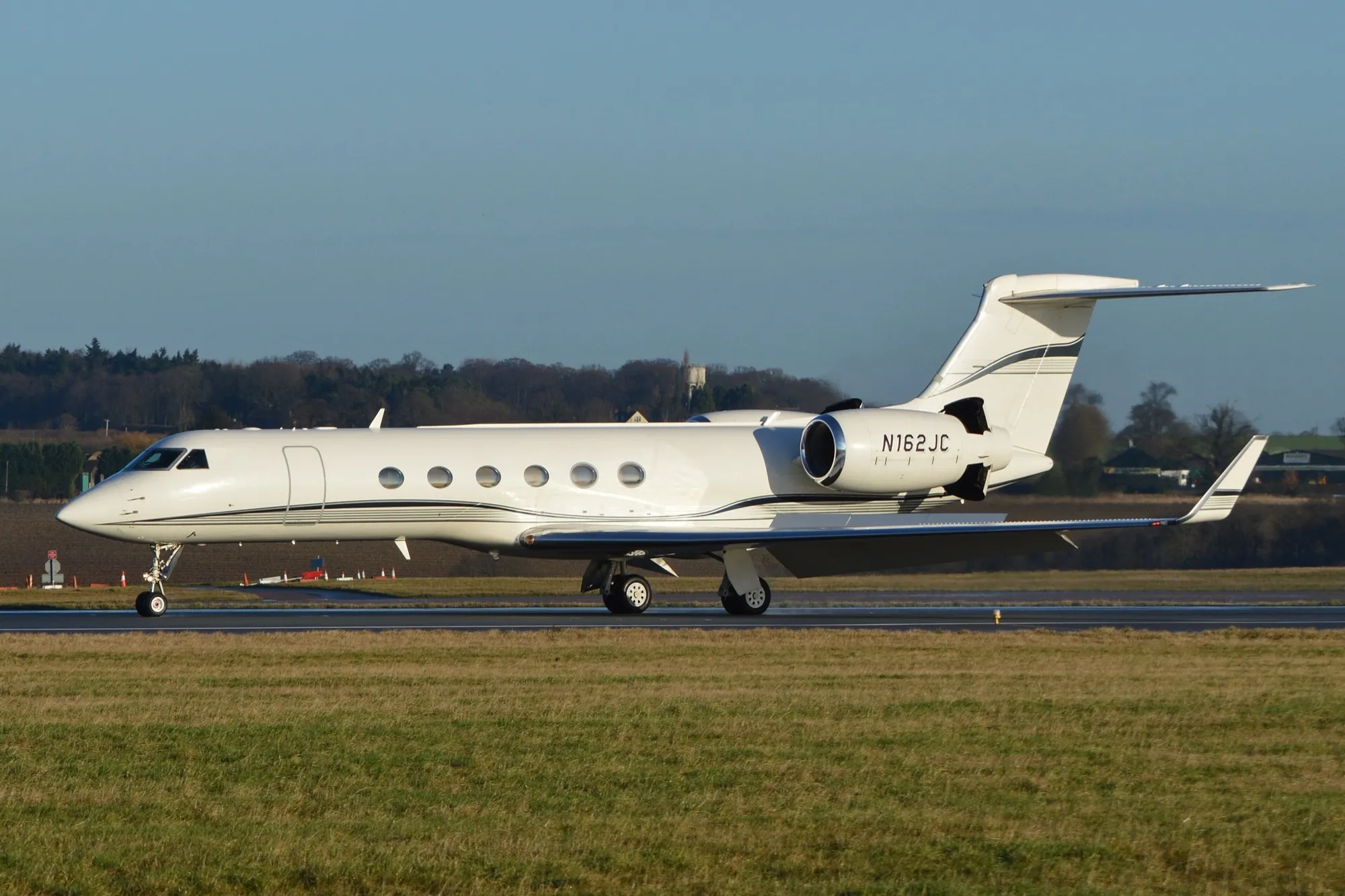 Gulfstream V immatriculé N162JC au roulage sur un aéroport