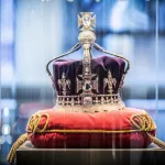 Réplique de la couronne de la reine mère Elizabeth, sertie du Koh-i-Noor