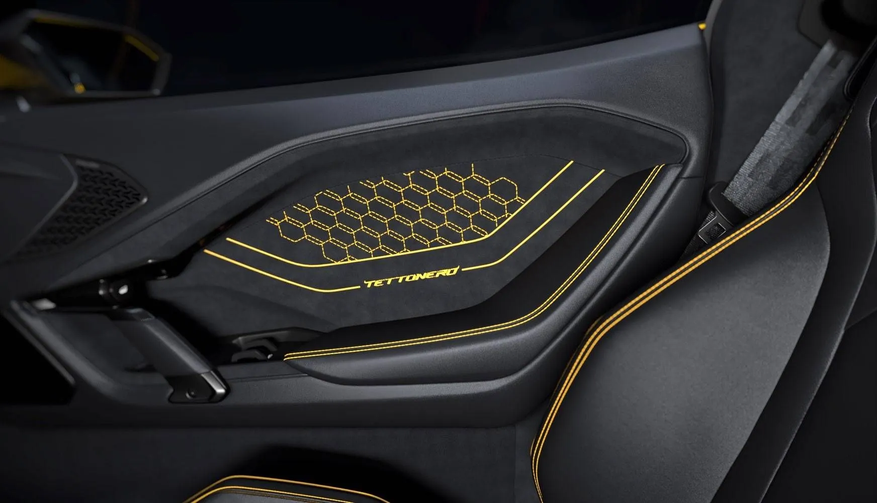 Türverkleidung des Lamborghini Temerario Tettonero mit gesticktem Tettonero-Schriftzug und abgestepptem Sechseckmuster