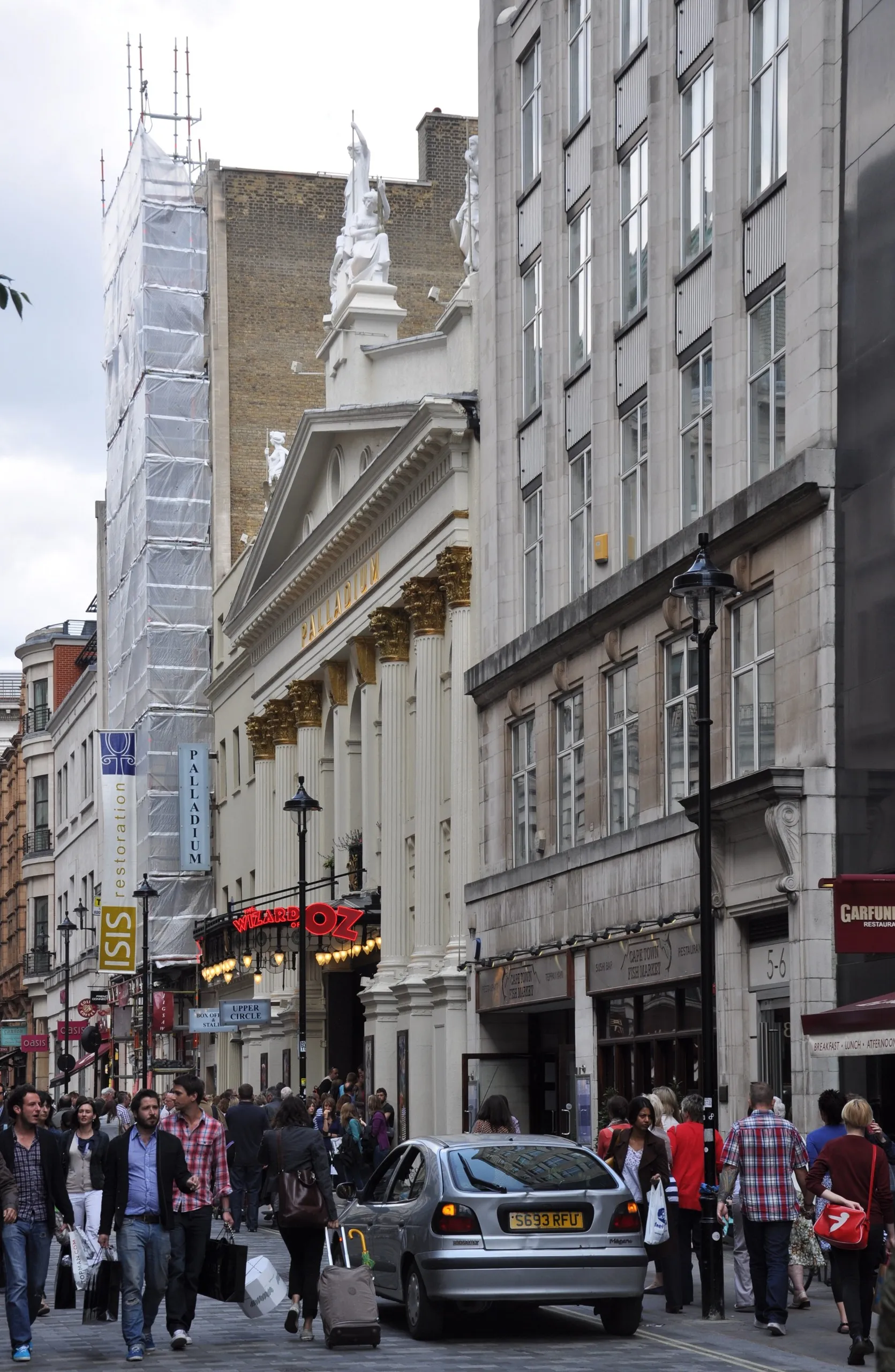 Façade à colonnes du London Palladium sur Argyll Street à Londres