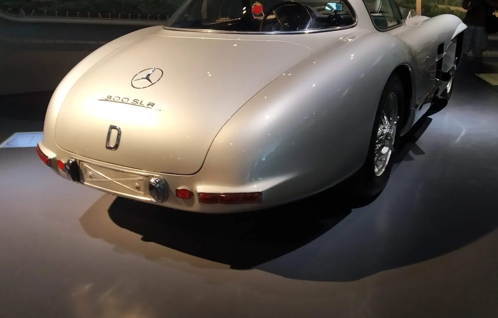 Arrière de la Mercedes-Benz 300 SLR Uhlenhaut Coupé