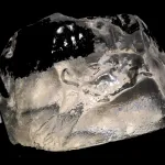 Réplique du Cullinan brut, plus gros diamant du monde, 3 106 carats