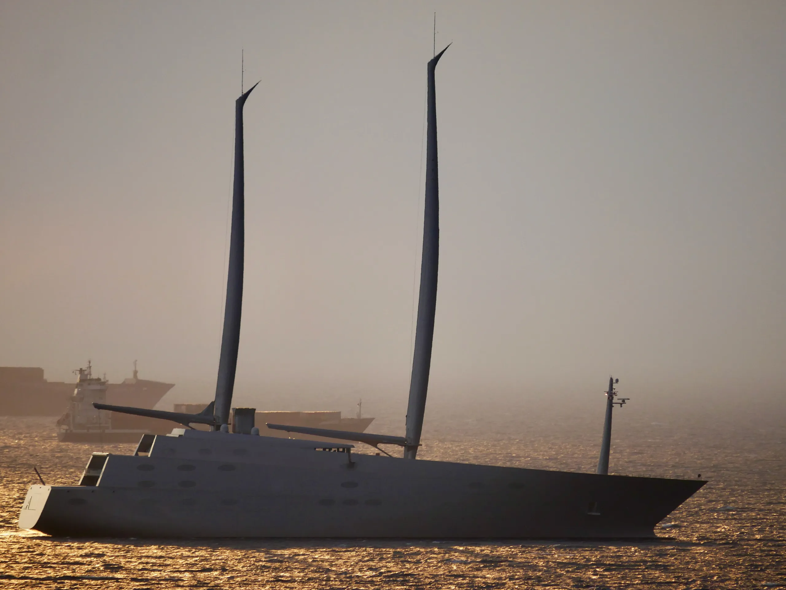 Le Sailing Yacht A dans la brume du golfe de Trieste